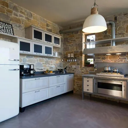 Readhostprofile&Scan! Luxury 4-Bedroom Villa With Pool Soroni