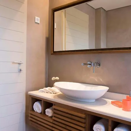 ヴィラ Readhostprofile&Scan! Luxury 4-Bedroom Villa With Pool Soroni
